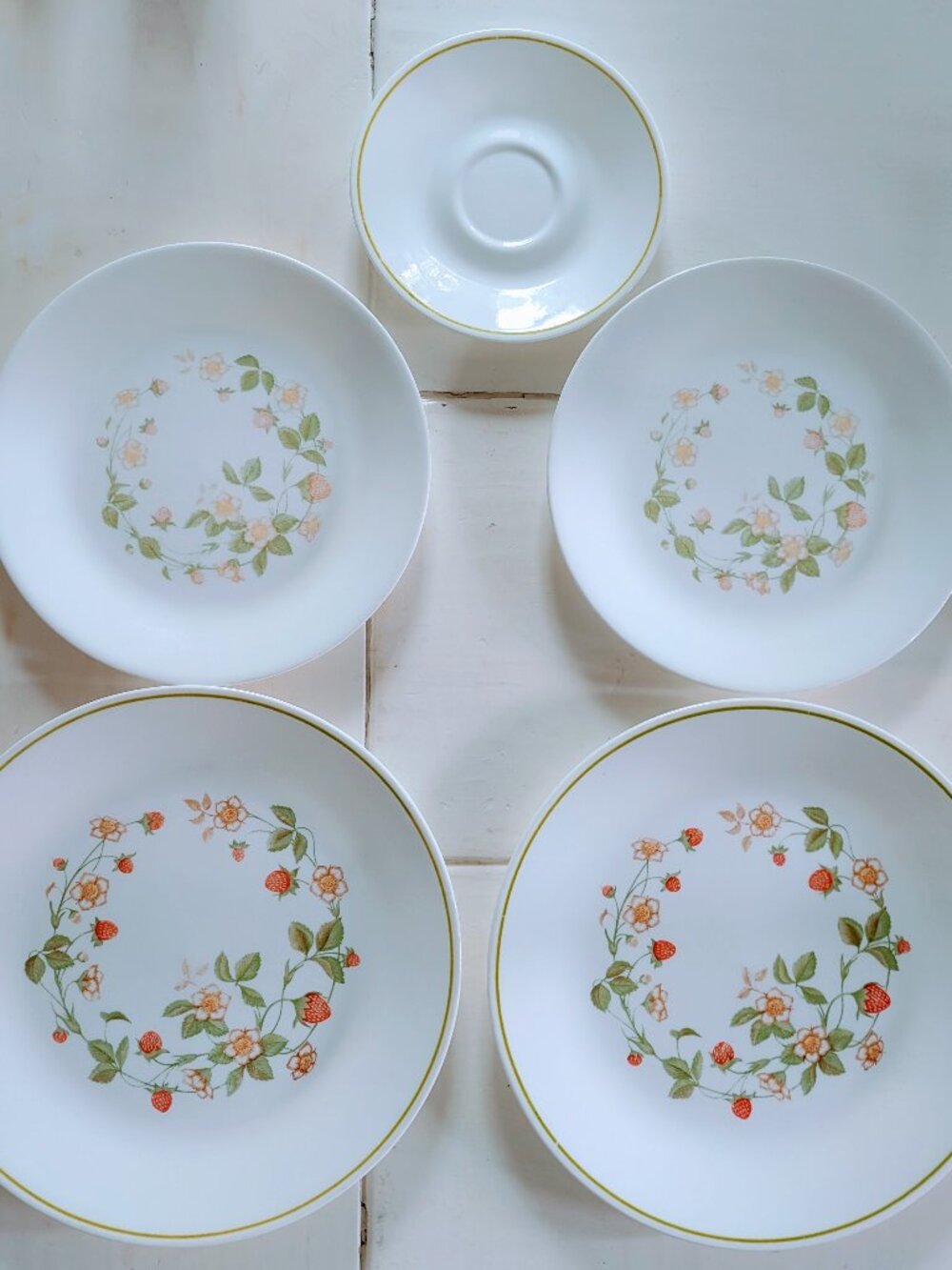VTG Set of 5 Corelle Strawberry Sundae Dinner Plates Luncheon Side Saucer USA